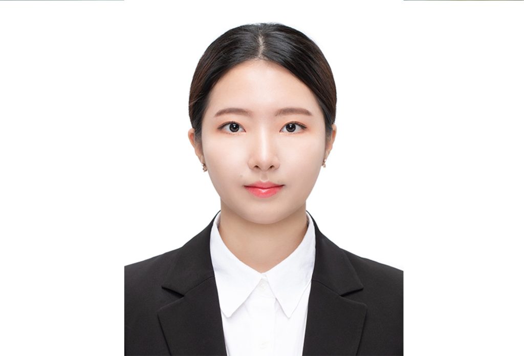 Jihye Roh smiles against a blank white background.